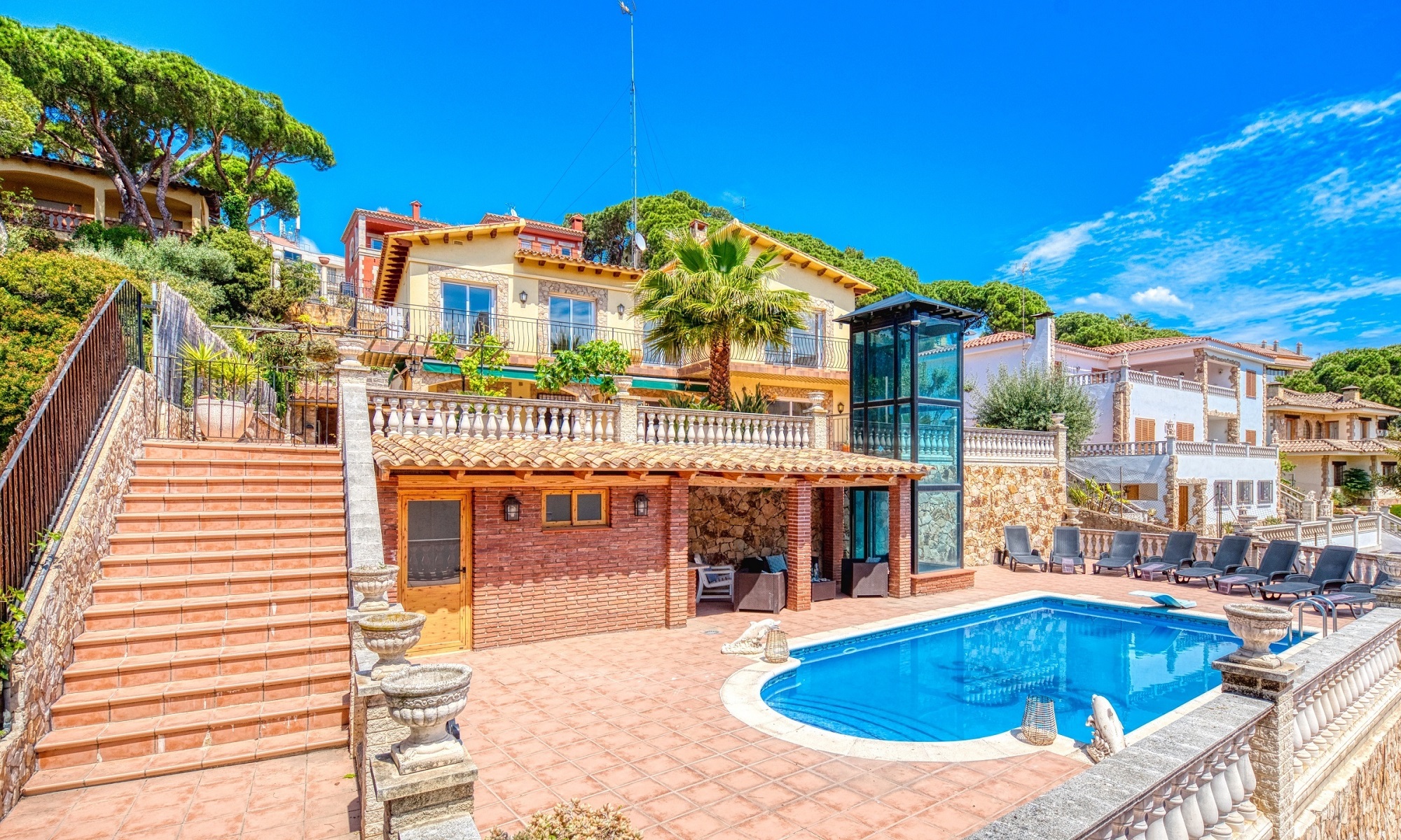 Spanish villa with swimming pool.